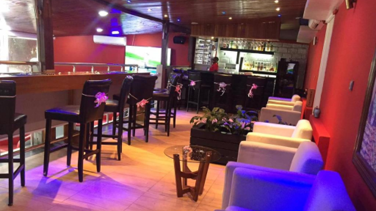 VILLA TRICANA (LOUNGE BAR)